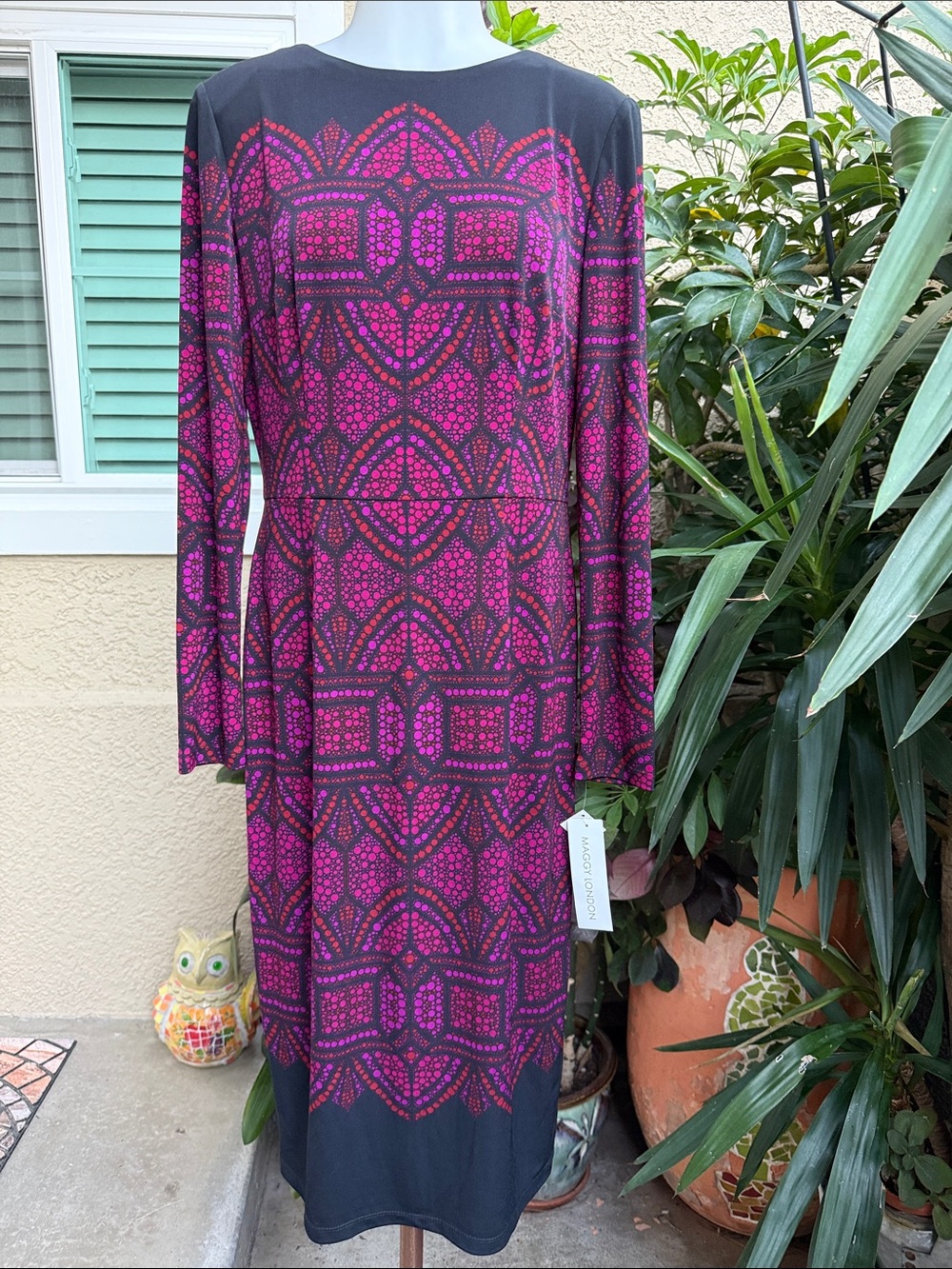 New Maggy London Long Sleeve Geometric Print Dress in Fuchsia and Black